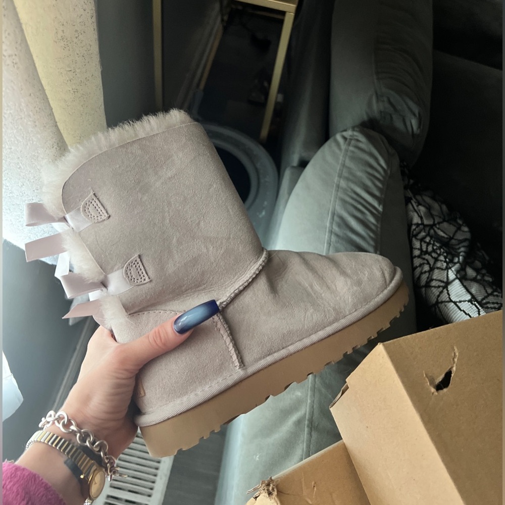 Ugg Bailey bow, “pale smoke” color. Never worn. Size 7
